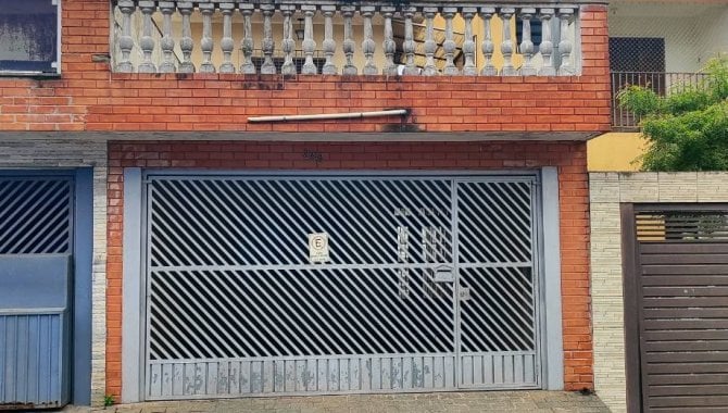 Casa com 3 quartos, 3 banheiros e 2 vagas de garagem