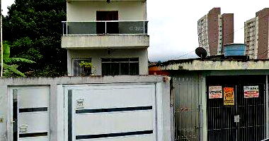 Sobrado com 4 quartos, 2 banheiros, 2 vagas e 220m² construídos