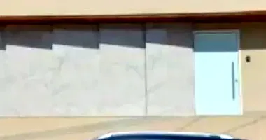 Residencial/Comercial com 178m² de área construída em leilão