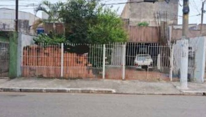 Casa com 2 Quartos e 3 Banheiros, 127 m² -