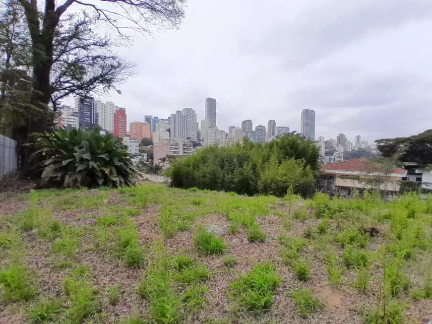 Terreno amplo em leilão - Vila Madalena
