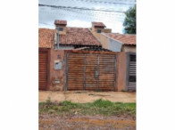 Casa com 2 quartos, 1 banheiro e 1 vaga de garagem