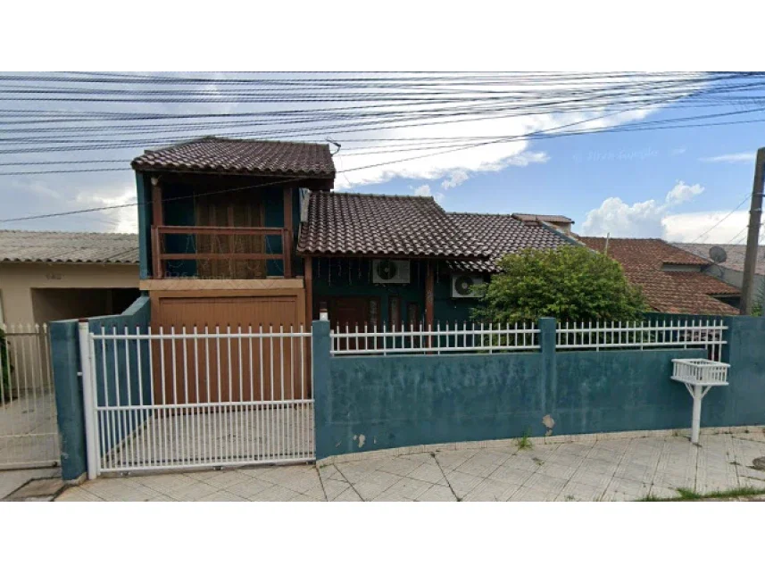 Casa ocupada com 117 m² de área construída
