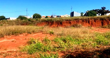 Lote de Terreno Urbano em Terra Roxa - 250m²