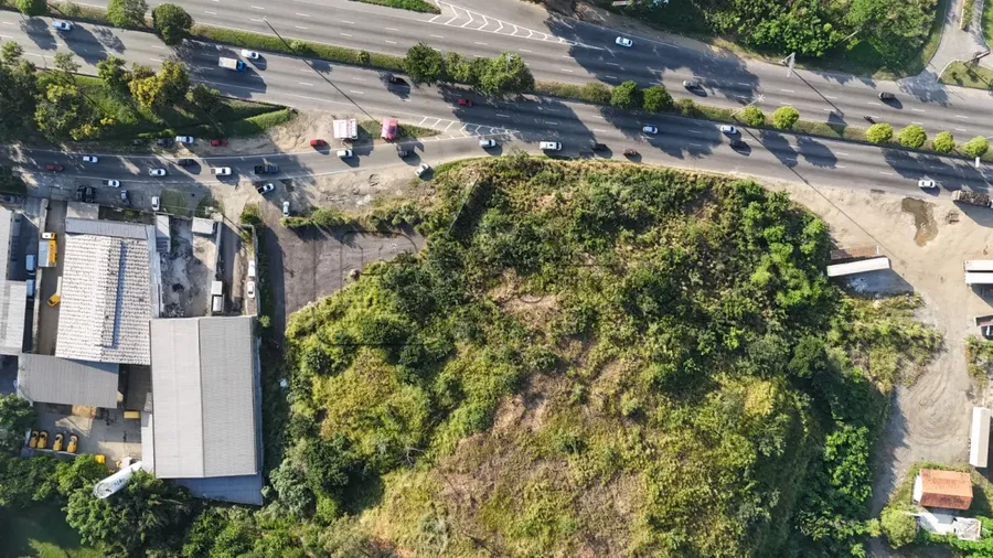 Terreno com Construções em Campo Grande/RJ - 13.205m²