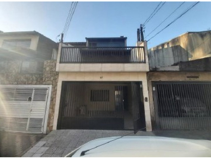 Casa desocupada com 249,82 m² construída