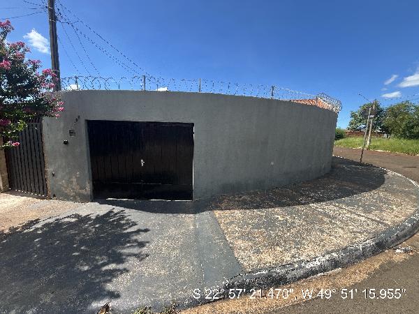 Casa com 2 quartos, 1 banheiro, 3 vagas e 93,18m² construída