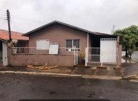 Casa em Bernardino de Campos com 182,62m² de Terreno