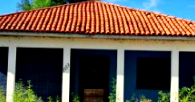 Casa com 3 quartos, 2 banheiros, 1 vaga, 326,65m² construída, desocupada