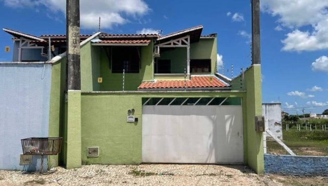 Casa com 3 quartos, 2 banheiros e 5 vagas de garagem