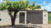 Casa padrão com 3 quartos e 3 banheiros em Campo Grande, MS