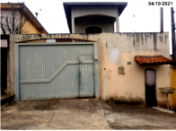 Sobrado com terreno de 152,86m², 4 quartos, 2 banheiros, vaga