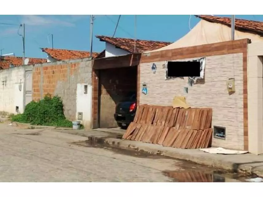 Casa Ocupada com 2 Quartos e 1 Vaga em Aracaju