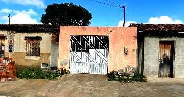 Casa com 3 quartos, 1 banheiro e 1 vaga