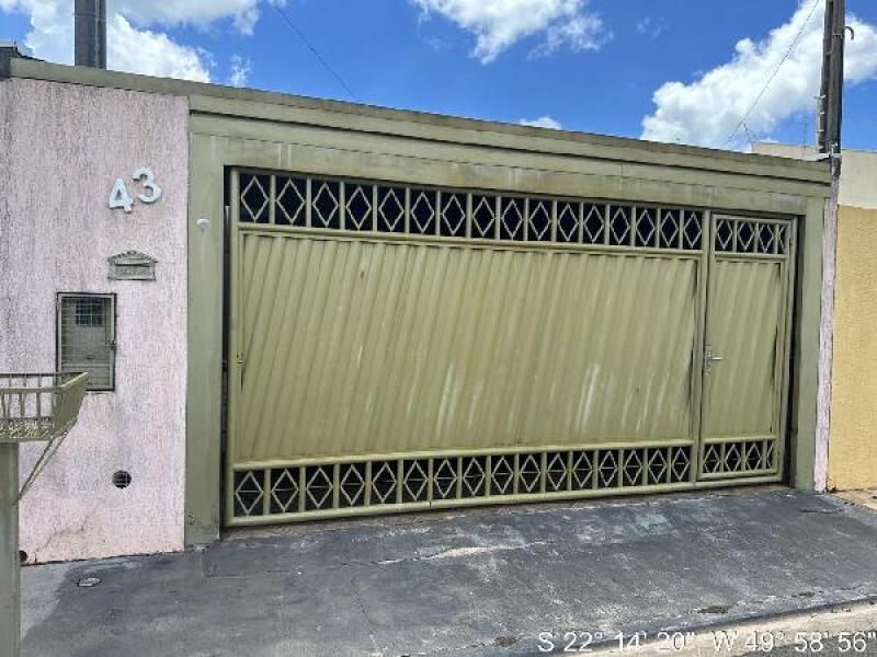 Prédio com 2 quartos, 1 banheiro e 45,69 m² de área privativa