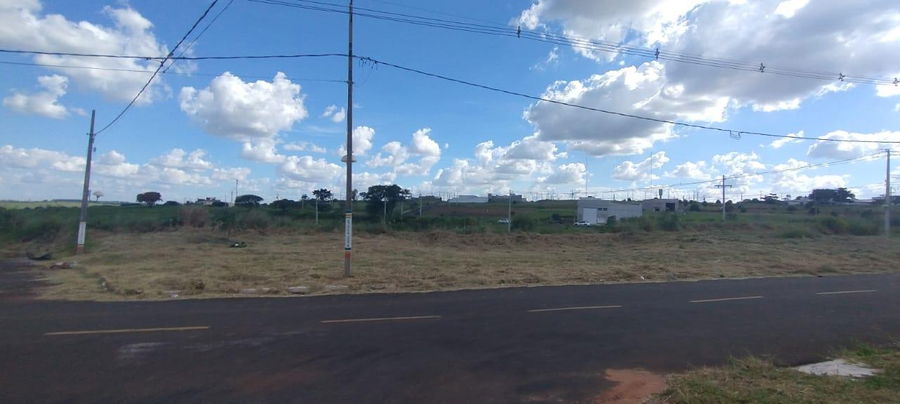 Terreno amplo em Umuarama com 681,74 m²