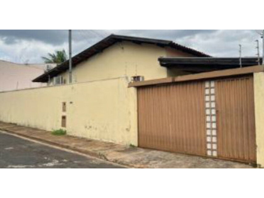 Casa com 3 quartos, 2 banheiros e 162,15m² construídos