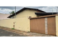 Casa com 3 quartos, 2 banheiros e 162,15m² construídos