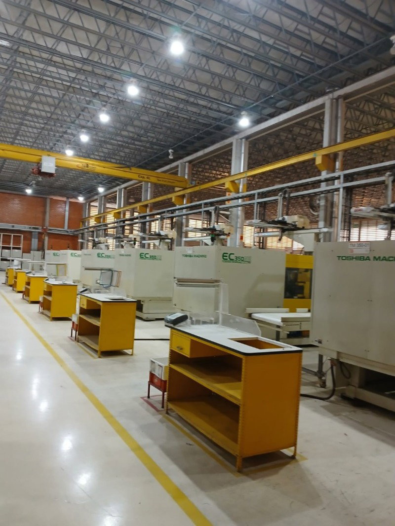 Lote com Equipamentos Industriais e Mobiliário