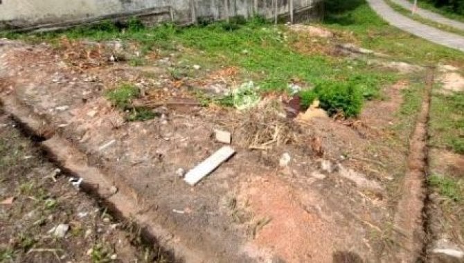 Terreno foreiro à Marinha 360 m², ocupado, pronto para investimento