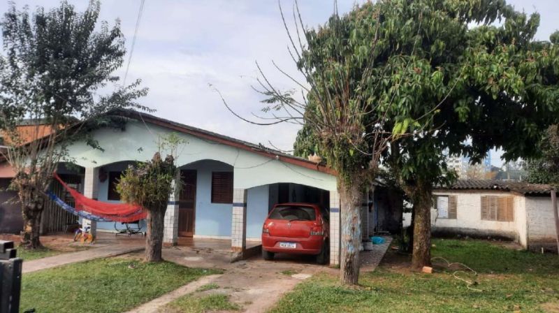 Casa com 3 quartos, 1 banheiro e 305,33 m² de terreno