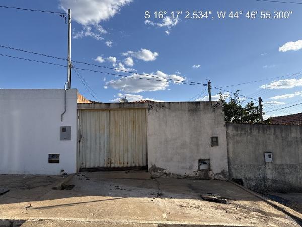 Casa com 2 Quartos em Loteamento no Centro de Ubaí