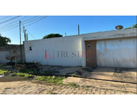 Casa com 40m² construída em terreno de 300m², ocupada