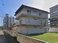 Casa com 3 pavimentos, 419m², a metros da praia