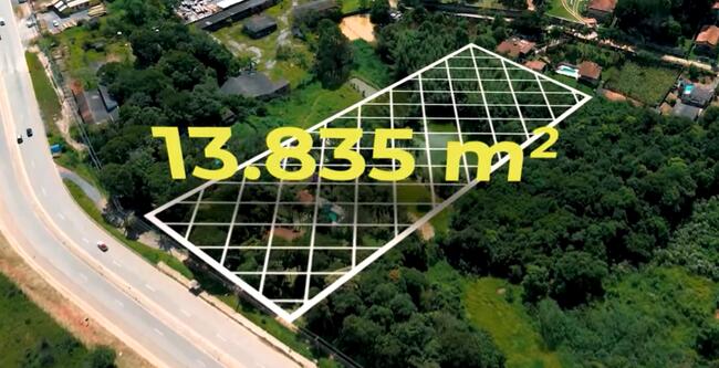 Terreno com Casa Sede, Piscina e Lago - 13.835m²