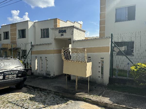 Apartamento com 2 Quartos e 1 Vaga em Esmeraldas