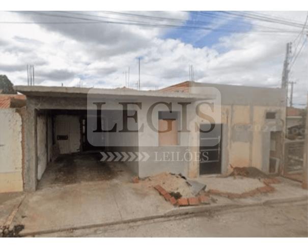 Casa com 3 quartos, 188,28m² construídos, desocupada