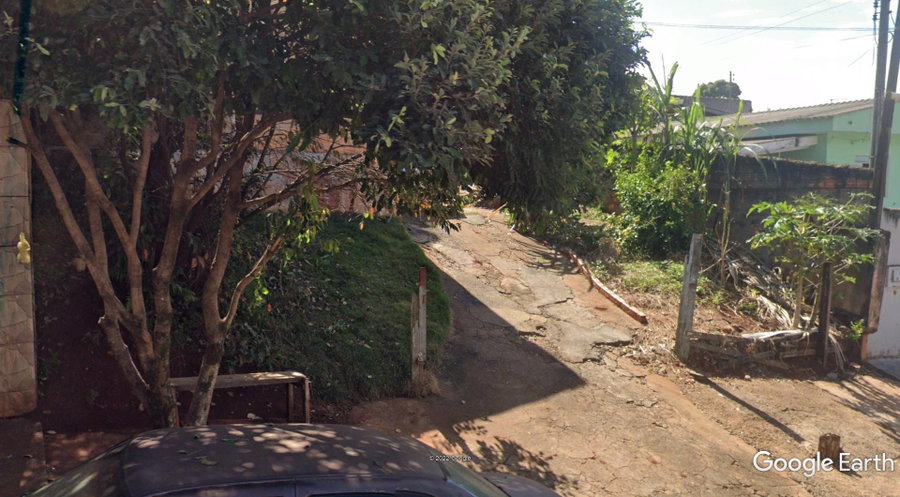 Direitos sobre Terreno com 2 Residências em Cambé/PR