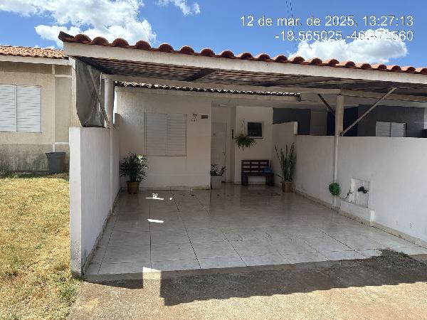 Casa com 2 quartos, 1 banheiro, 2 vagas, 85m² área total