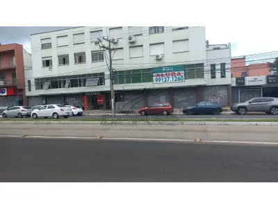 Loja com dois pisos em Porto Alegre, desocupada