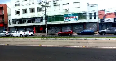 Loja com dois pisos em Porto Alegre, desocupada