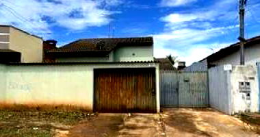 Casa com 2 quartos, 2 banheiros e 1 vaga