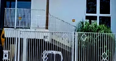 Casa com 3 quartos, 2 banheiros, 1 vaga, 175m² construída, imóvel ocupado