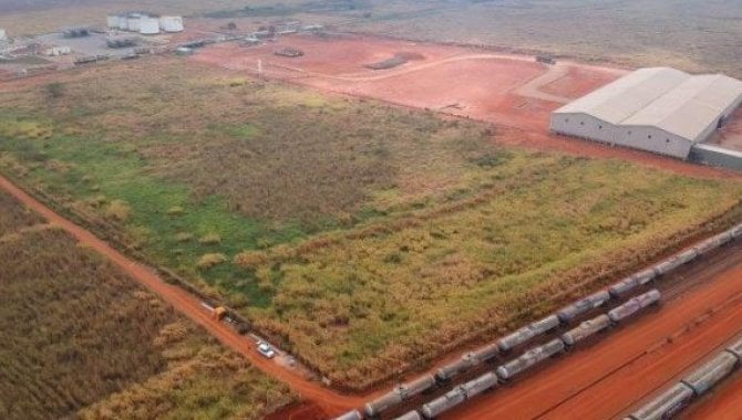 Terreno industrial amplo com 80.000 m² no Parque Industrial