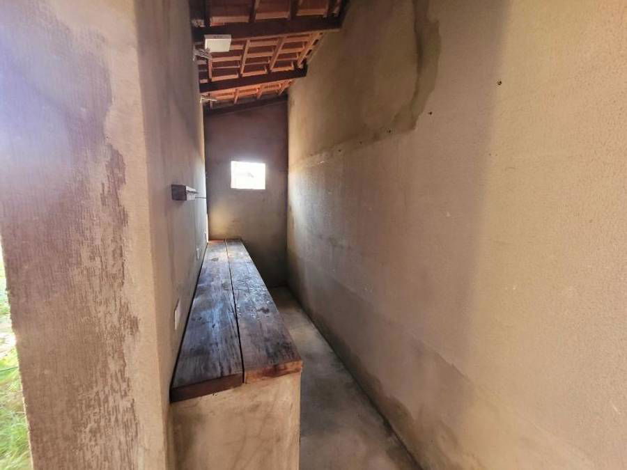 Casa com 3 quartos, 2 banheiros e 2 vagas, 141m² construída