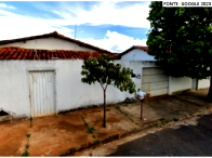 50% de terreno 500m² com 4 casas