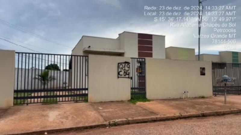 Casa 2 quartos com varanda e área de serviço, 63m² construída