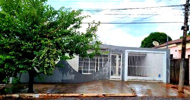 Casa padrão com 3 quartos, 2 banheiros, 1 vaga, 211m² construída, ocupada
