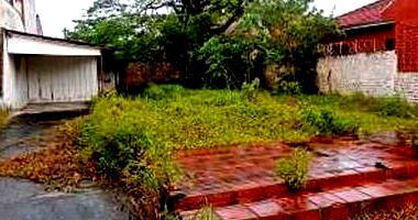 Terreno Urbano com Casa de Madeira em Pontal do Paraná