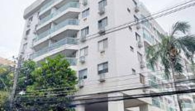 Apartamento com 3 quartos, 2 banheiros e 2 vagas de garagem