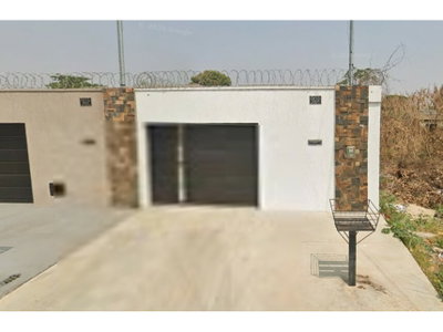 Casa ocupada com 135,84 m² construída
