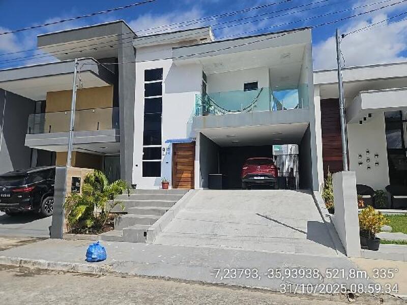 Casa com 3 quartos, 2 banheiros e 1 vaga de garagem