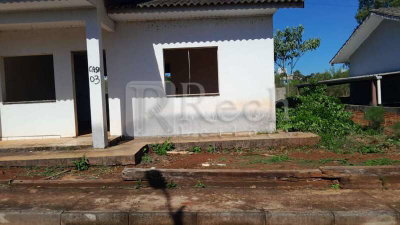 Terreno urbano com 130m² e casa residencial