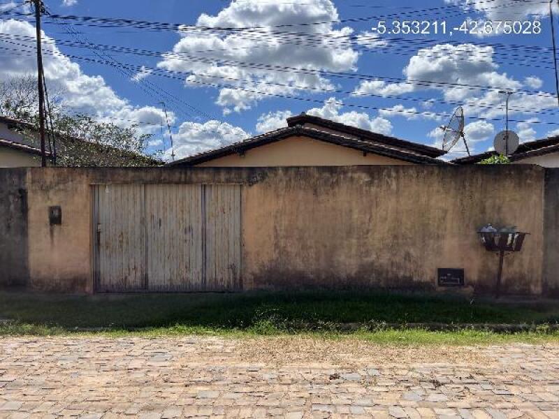 Casa com 2 quartos em Demerval Lobão - PI