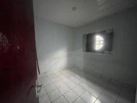 Casa com 2 quartos, 1 banheiro e 1 vaga de garagem, desocupada