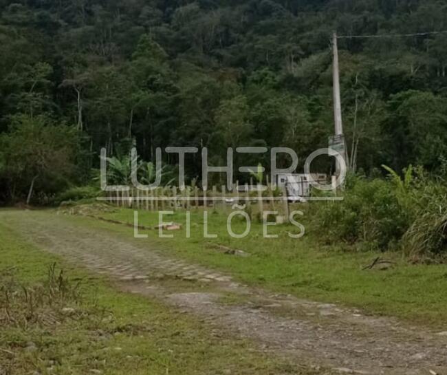 Lote de terreno 809,73m² com ótima localização e infraestrutura